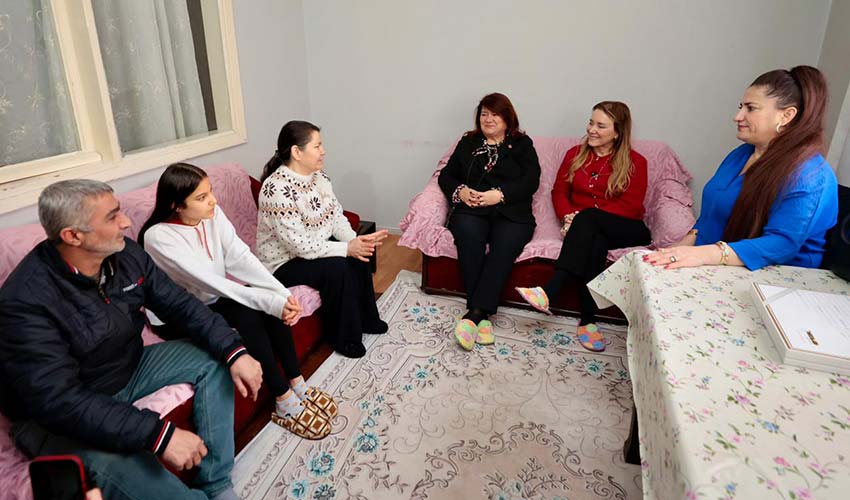 Yeni yıl öncesi komşularıyla buluştu