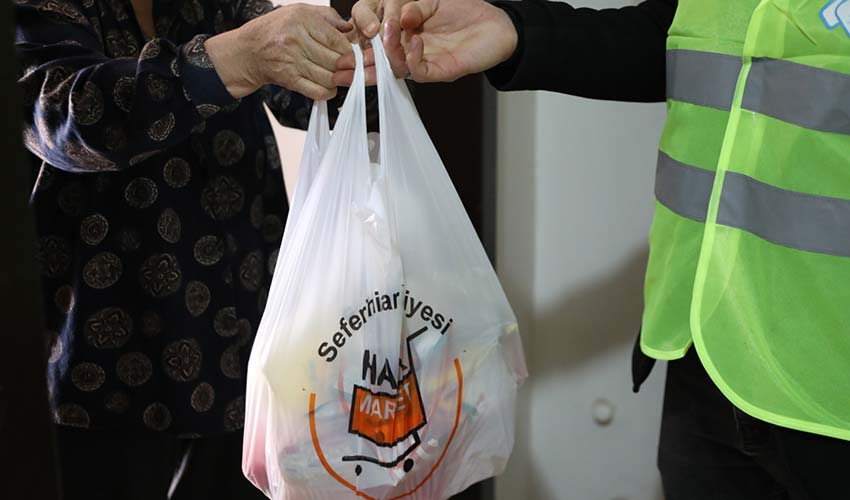 300 aileye yılbaşı sofrası