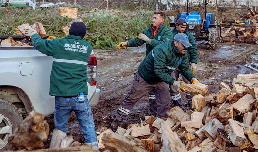 Ağaç atıkları ihtiyaç sahipleri için kara kışta yakacağa dönüşüyor