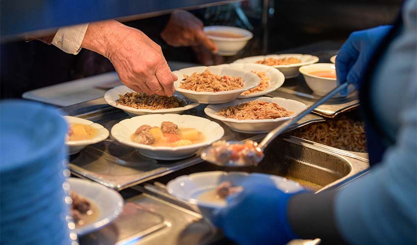 Bir tabak yemekle hayatlar ısınıyor