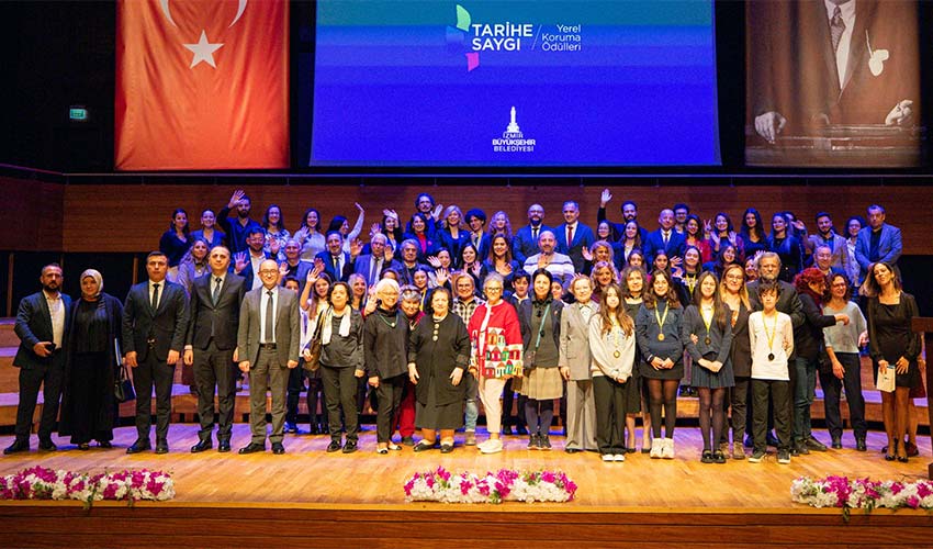 İzmir’de tarihe koruyanlar ödüllendirildi