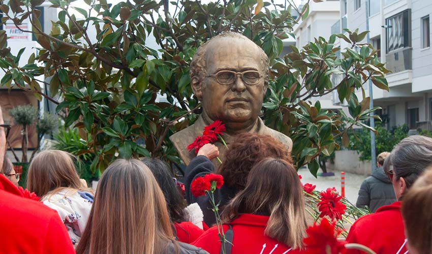 Güzelbahçeliler Mumcu'yu unutmadı