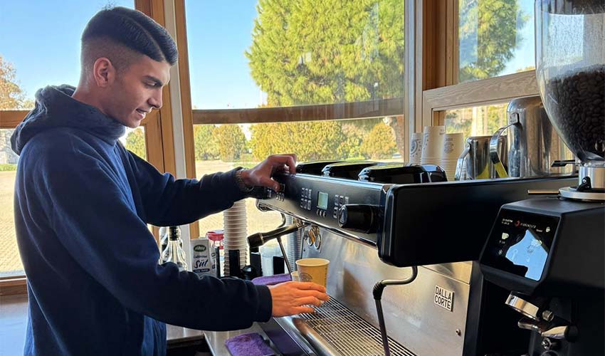 İzmirli Kahve’den bir milyon bardaklık rekor