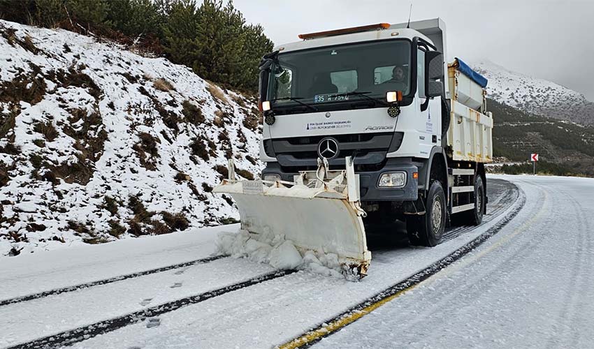 İzmir’in 6 ilçesinde karla mücadele