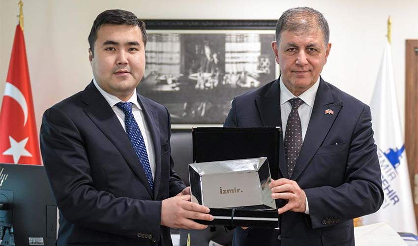 Kırgızistan heyetine “Aytmatov Kütüphanesi” jesti