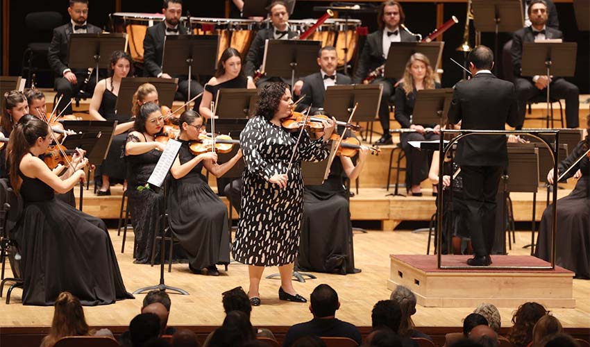 İzmir Oda Orkestrası, dünyaca ünlü keman sanatçısı Küden ile aynı sahnede