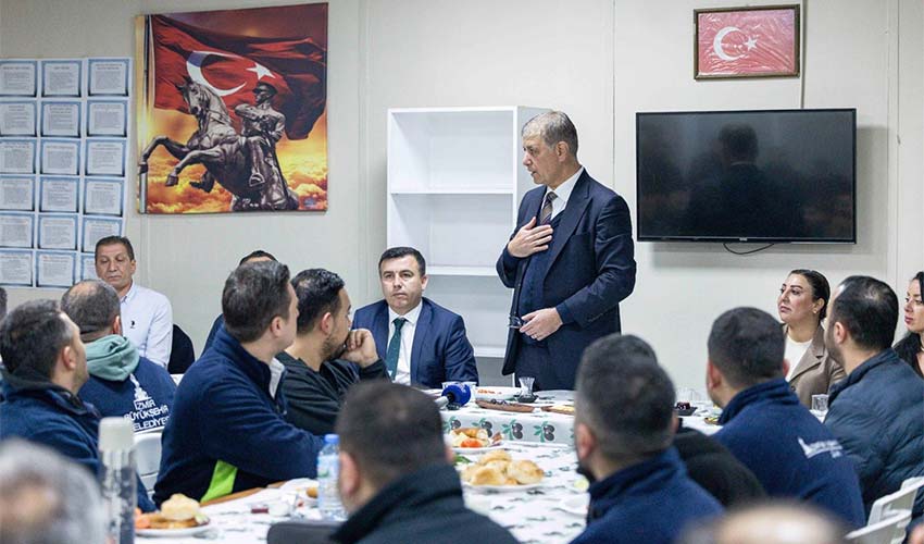 Başkan Tugay, mesaiye emekçi ile başladı