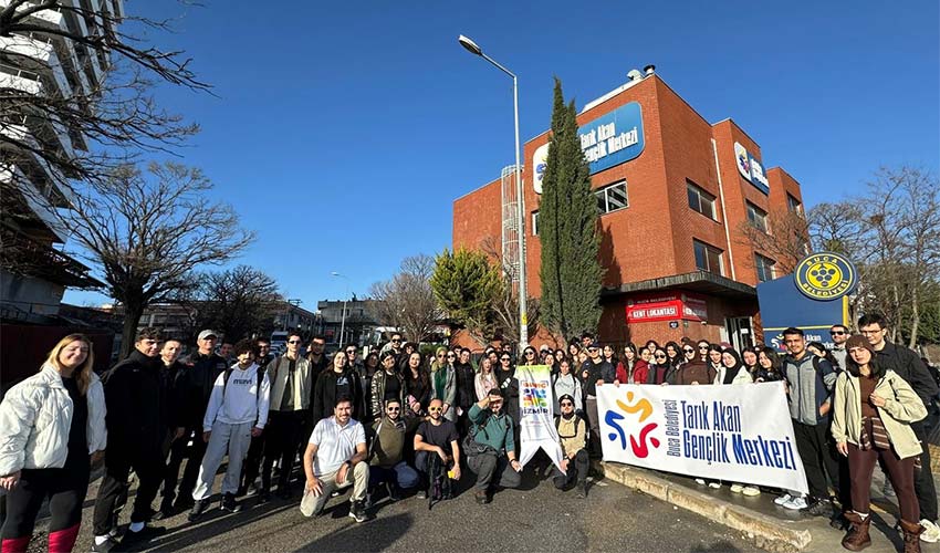 hem yürüdü hem sosyalleştiler