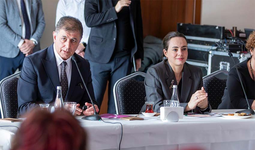 Asla teslim olmamalı, haksızlığı kabullenmemeliyiz