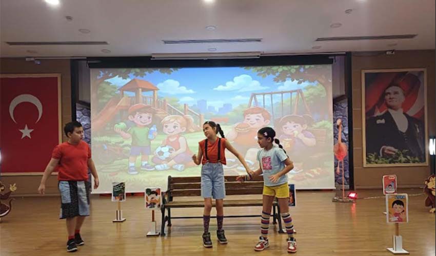 Minikler Mikroplara Karşı Sahneye Çıktı