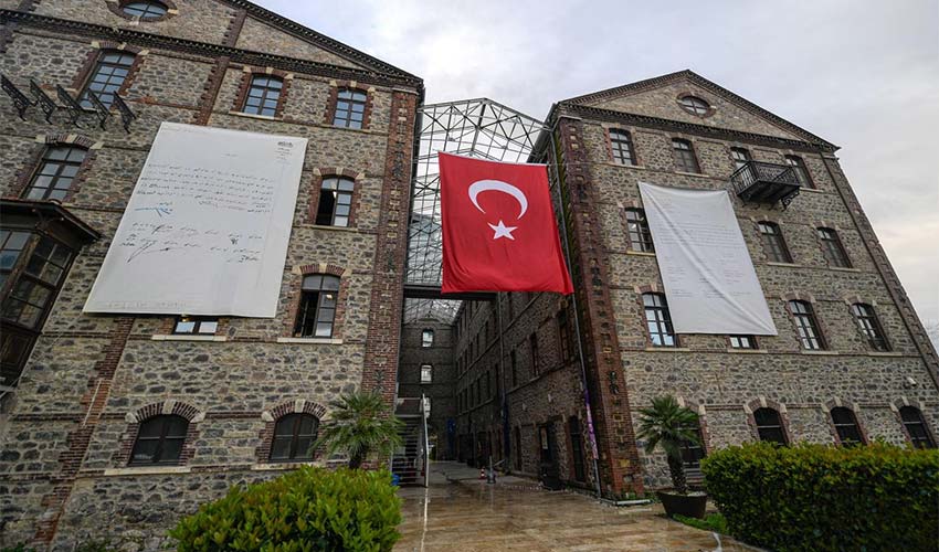 Meslek Fabrikası’na Ata’nın imzaladığı belgenin görselleri asıldı