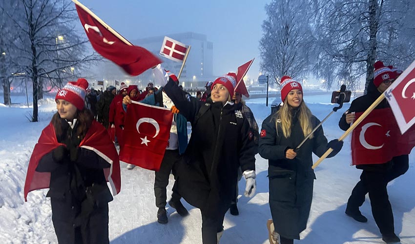 Buz yüzmede tarihi başarı