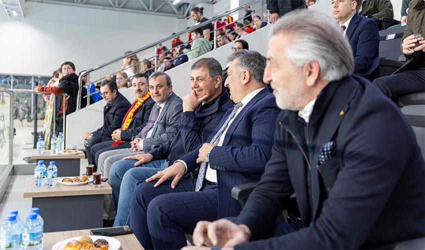 Avrupa zaferine Başkan Tugay da eşlik etti