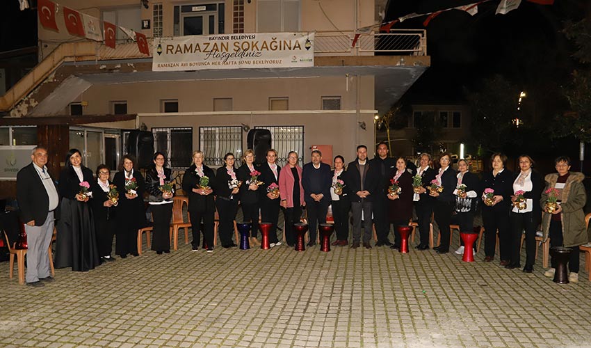 Müzik ve Çiçeklerle Dolu Akşam