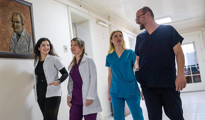 Doğdukları hastanede şifa dağıtıyorlar