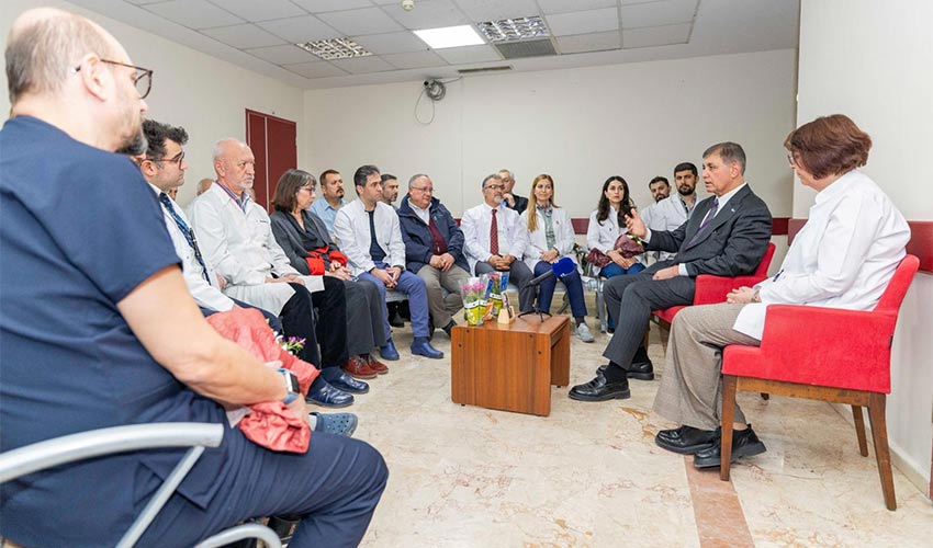 Meslektaşlarıyla Tıp Bayramı’nı kutladı