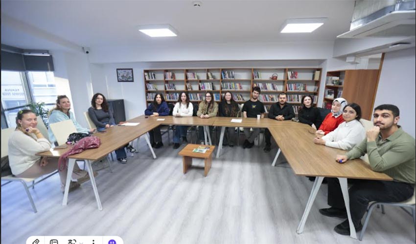 Yabancı dilini konuşarak geliştiriyor