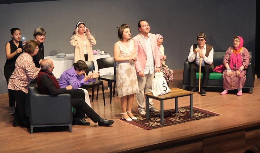 Dikili’de Dünya Tiyatro Günü Coşkusu