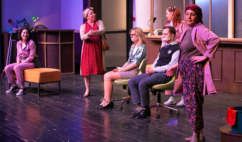 Dünya Tiyatro Günü iki sahnede ücretsiz oyunlarla kutladı