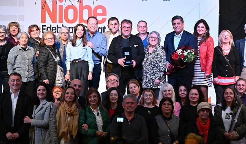 Niobe Edebiyat/Sanat Söyleşileri’nde Manisalılarla Buluştu