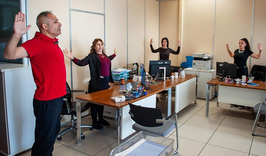 Çalışanlar güne sporla başlıyor