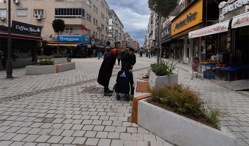 2 Nisan’da İzmir’de hizmet yağmuru