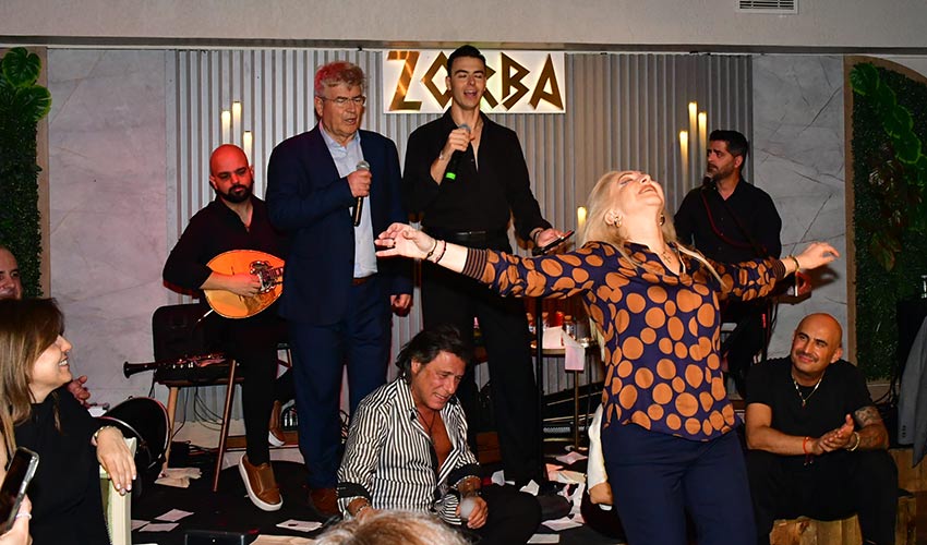 Zorba Taverna’da Sirtaki Coşkusu!