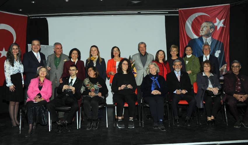 “İzmir’e ve Alsancak’a emek verenler” ödüllendirildi