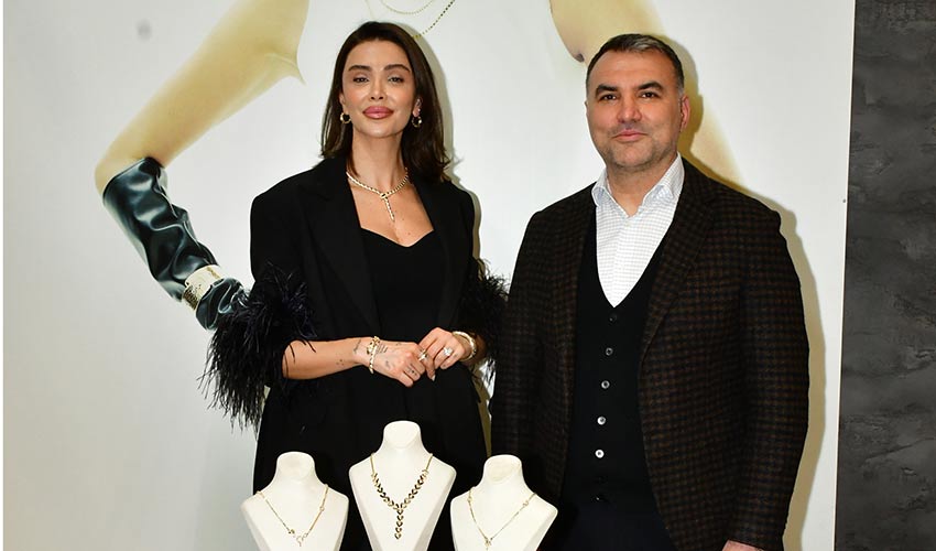 Boynunda Servet Taşıdı!