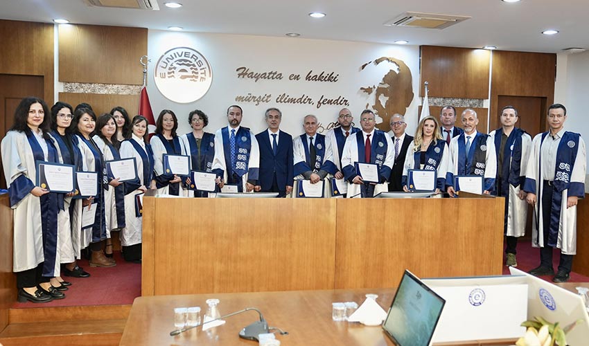 Başarılı akademisyenler ve birimler ödüllendirildi