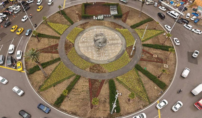 İzmir’in kalbi çiçek açtı