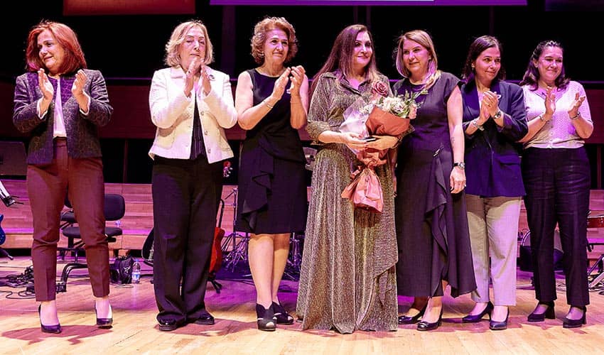 30. Yılını Serenad Bağcan Konseri ile Taçlandırdı