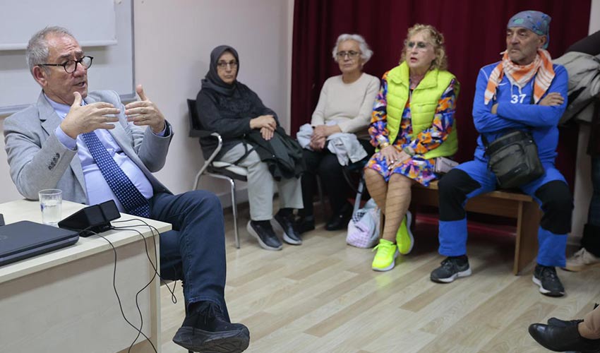 İleri Yaş Merkezi’nde hareketli yaşam semineri