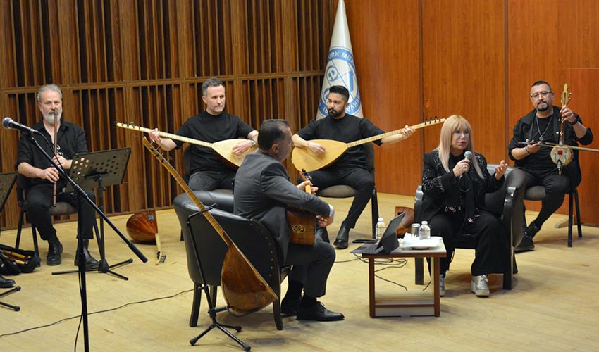 Bedia Akartürk kulakların pasını sildi