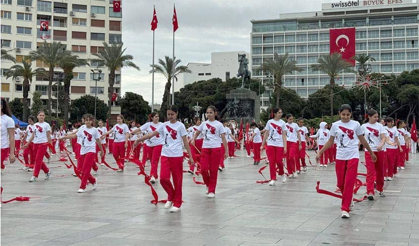 İzmir’de 23 Nisan coşkusu