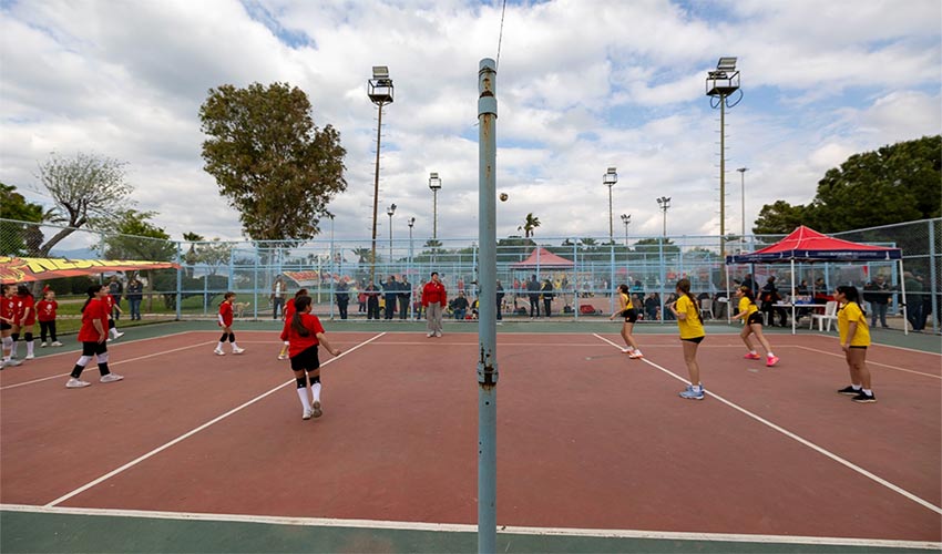 Başkan Tugay, sporcu çocuklarla buluştu