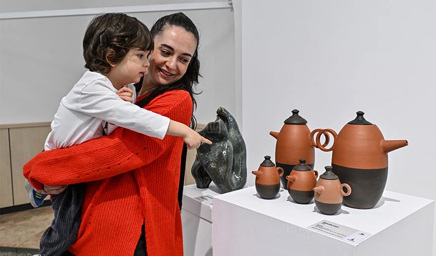 Seramikle görünür kılınan sessiz çığlıklar