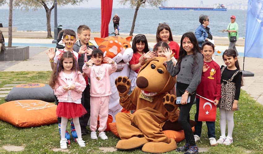 23 Nisan coşkusu Konak’tan yayıldı