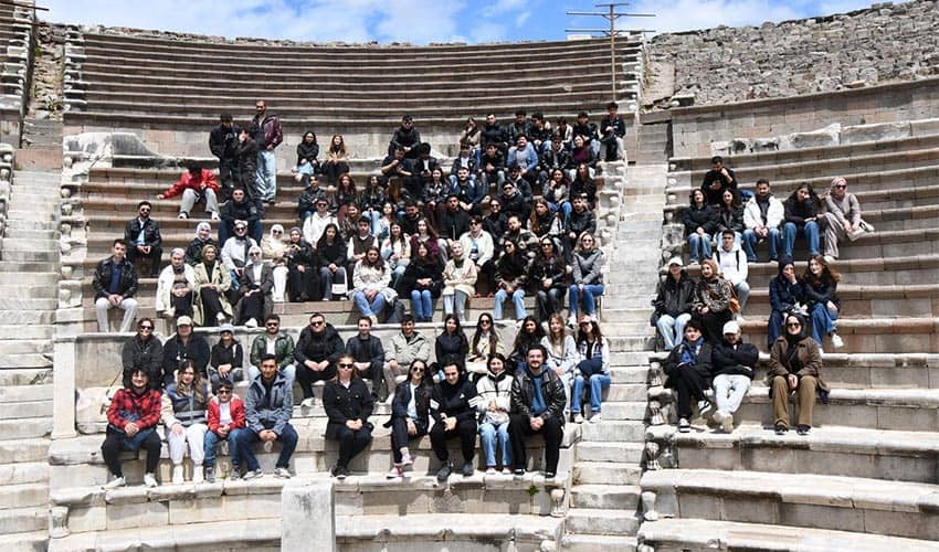 Üniversite öğrencilerine Bergama ve Ödemiş gezisi