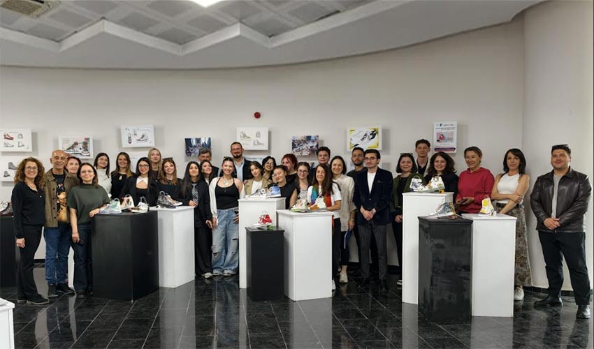 DEÜ'de ayakkabılar sanatla buluştu